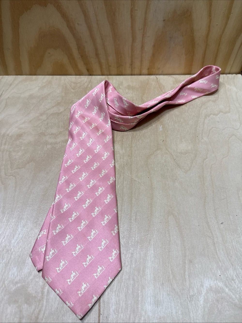 Hermes Pink  Pattern 100 % Silk Tie